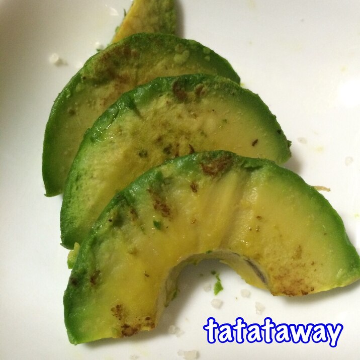 アボカドのオイル焼きレモンペッパー添え レシピ 作り方 By Tatataway 楽天レシピ